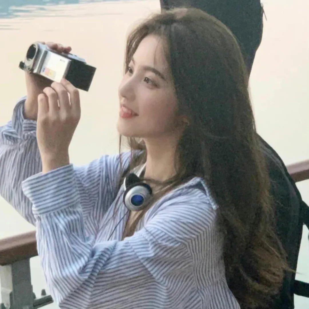 燕子与鹦鹉